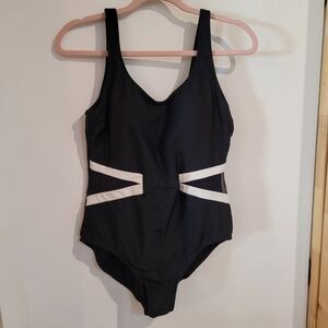 Catalina women's size Large 12-14 modest bathingsuit black